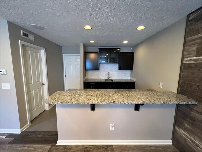 Building Photo - 9440 Park Meridian Dr