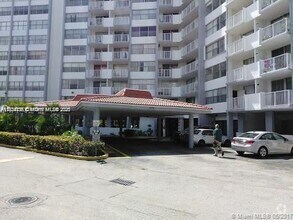 Building Photo - 1300 NE Miami Gardens Dr