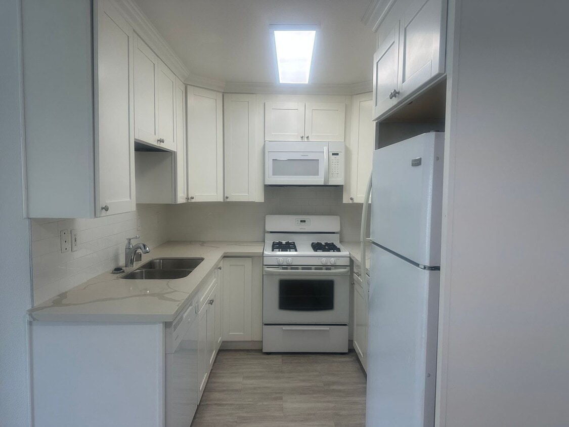 Foto del edificio - LUXURY LIVING AT AN AFFORDABLE PRICE