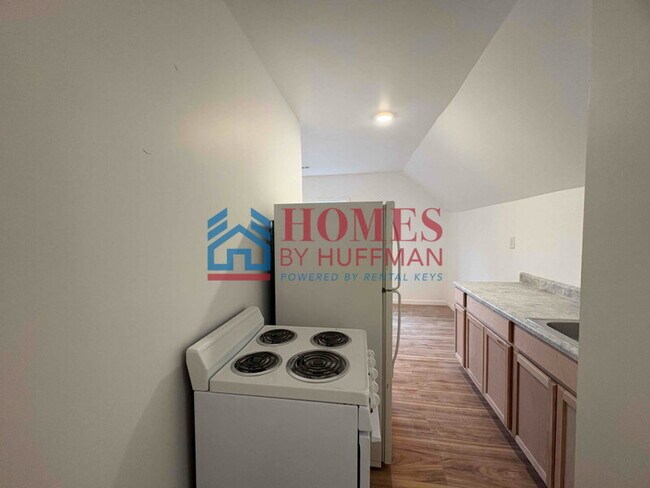 Foto del edificio - One Bedroom | Upstairs Unit