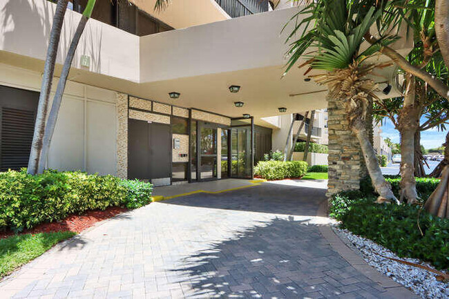 Foto del edificio - 4200 N Ocean Dr