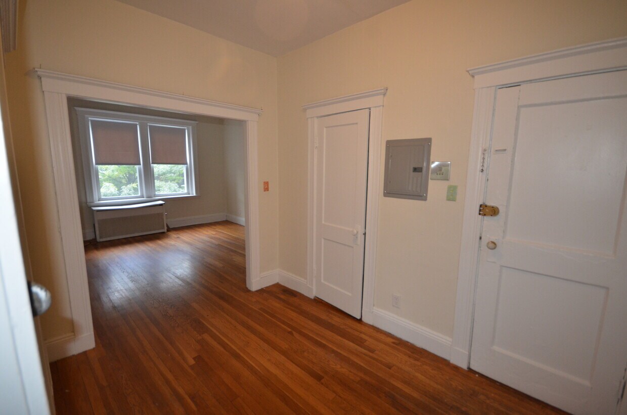 Primary Photo - 9A Egremont Rd