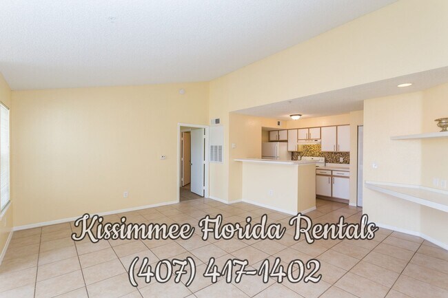 Building Photo - Beautiful third floor unit with 2 bedrooms...