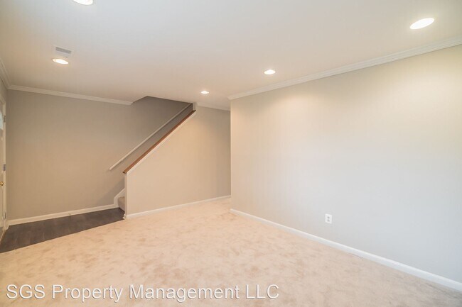 Building Photo - 3 br, 1.5 bath House - 8402 Fuerte Ct #143