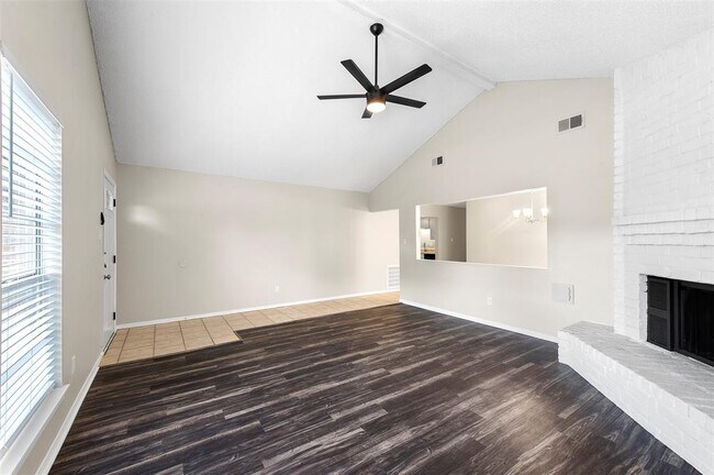 Building Photo - 2039 Wigmaker Dr