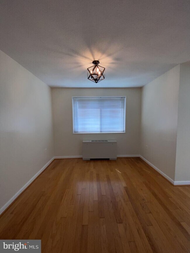 7333 New Hampshire Ave Unit 1103, Takoma Park, MD 20912 Apartment for