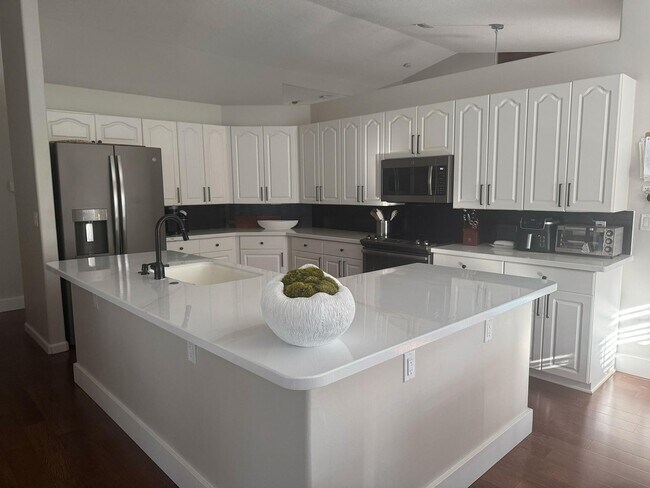 Foto del edificio - 1774 Primrose Ln