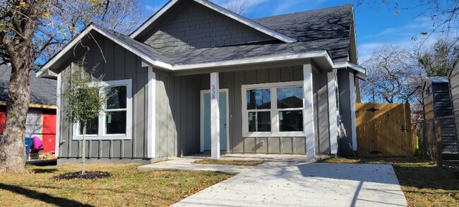 Building Photo - 338 SW 42nd St