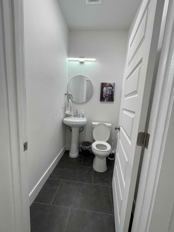 Foto del edificio - 2333 Budd St