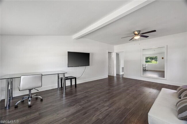 Building Photo - 2716 Winona Dr