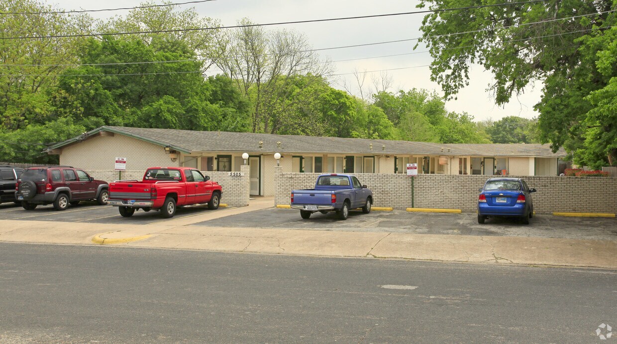 Primary Photo - Raphael Apartments