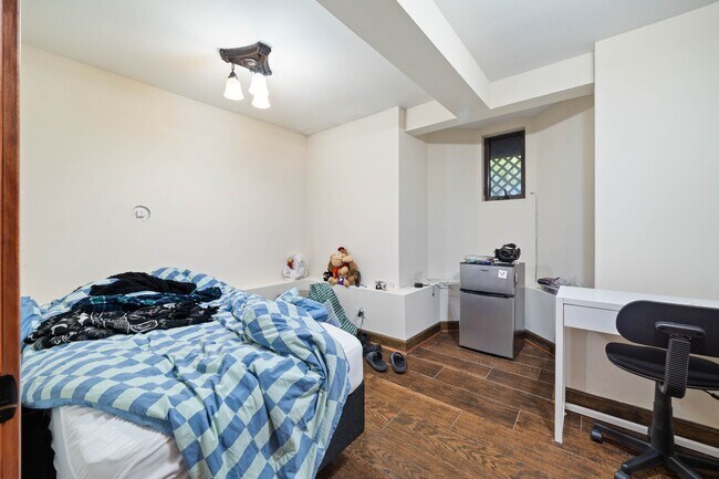 Foto del edificio - 711 Emerson St