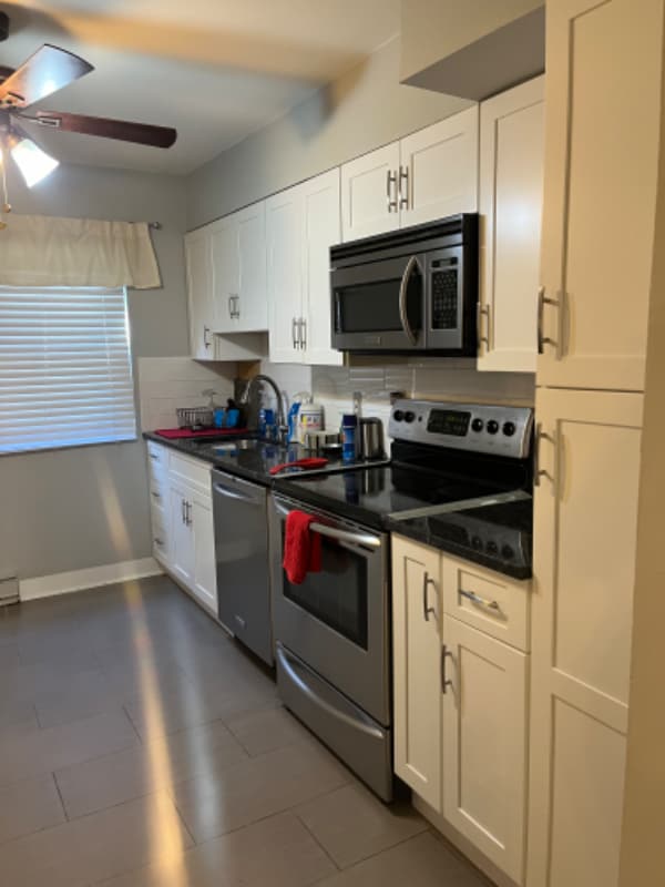 Building Photo - 28 Fieldstone Dr