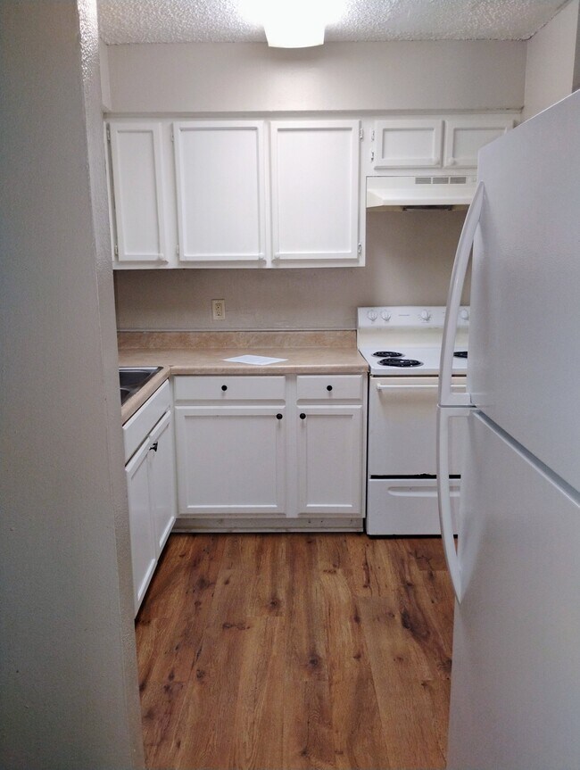 Foto del edificio - 1744 Cedar Lake Dr