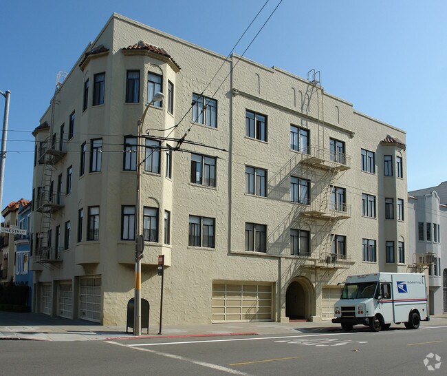 Building Photo - 2490 Chestnut St