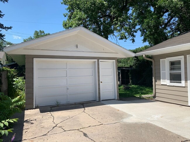 Building Photo - 1418