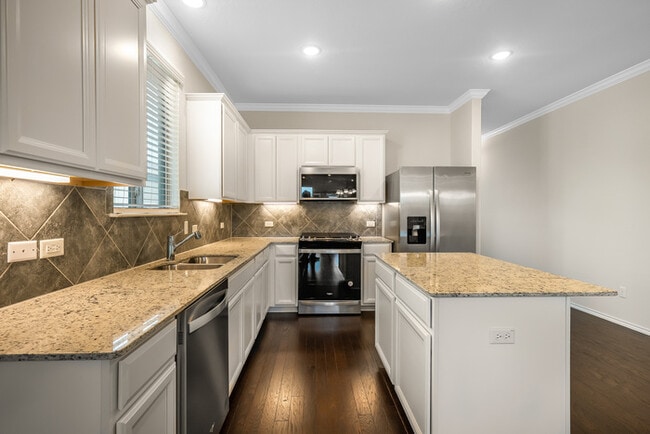 Building Photo - 508 English Oak St