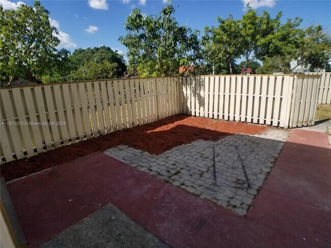 Foto del edificio - 5834 NW 21st St