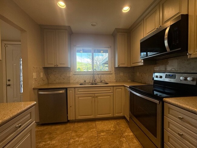 Building Photo - Beautiful updated home, Spectacular backyard, perfect for entertaining with built in bbq and outd...