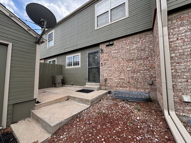 Building Photo - Large 2-story townhome with finished basement & 1-car garage!