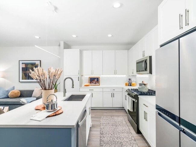 Limited-Time Offer: 10 Weeks Free in Houston! - Limited-Time Offer: 10 Weeks Free in Houston! Apartment