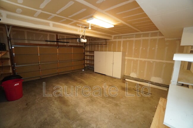 Building Photo - 194 Whitehaven Cir