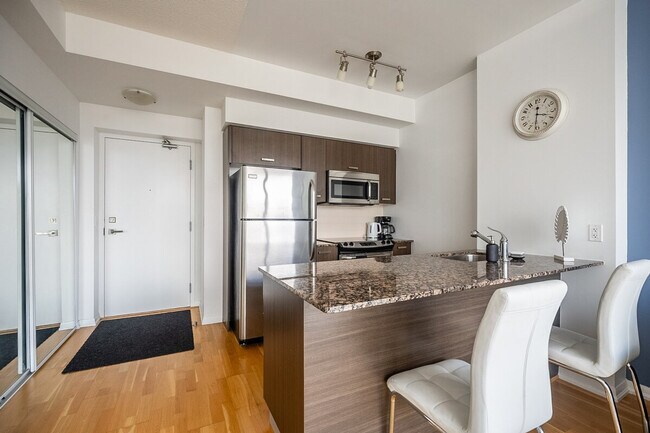 Building Photo - 832 Bay St.