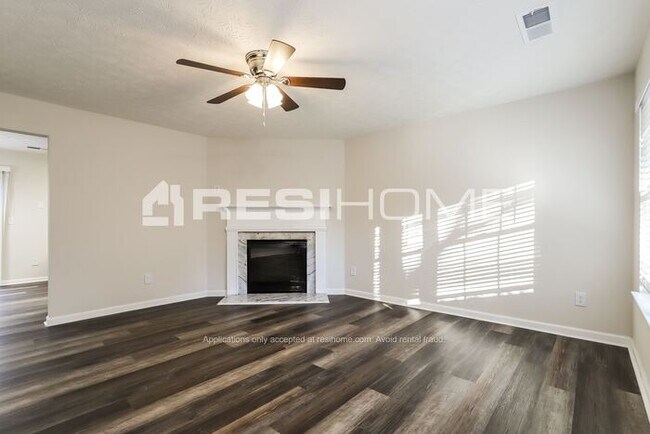 Building Photo - Welcome Home! Get 1 month FREE RENT when y...