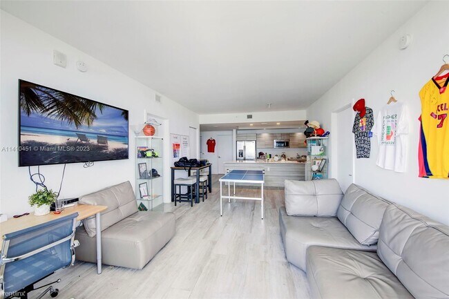 Building Photo - 2 br, 2 bath Condo - 121 NE 34th St Unit 1607
