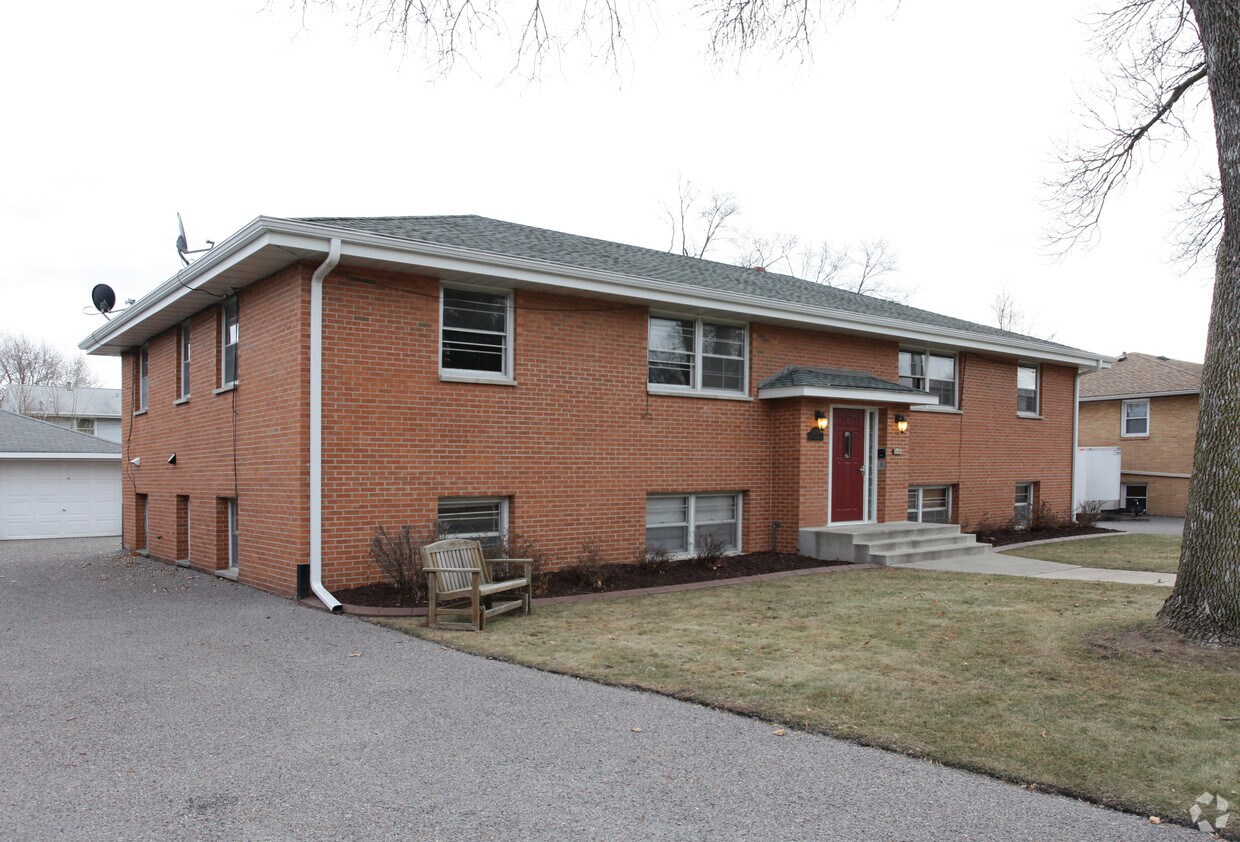 Building Photo - 6729 Pleasant Ave