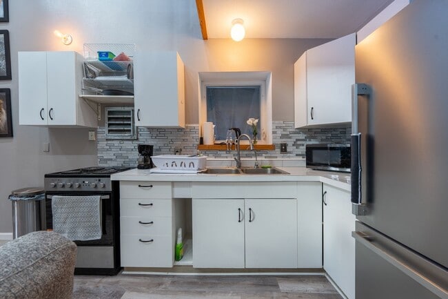Building Photo - Secluded 2 Bed, 1 Bath Home with Carport, Oil Heat included!