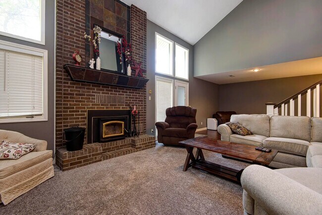 Building Photo - 1234 E Highpoint St