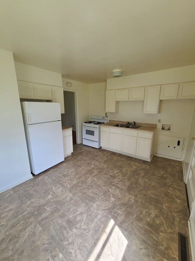 Building Photo - Pet Freindly Single Family 2 Bedroom