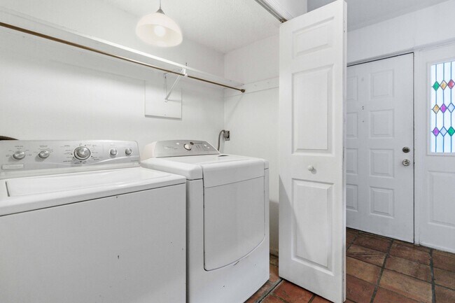 Foto del edificio - 2107 Hidden Grove Ln