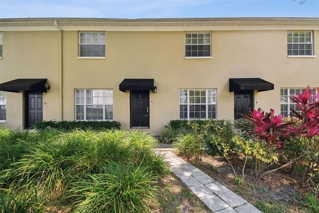 Building Photo - 408 S Arrawana Ave