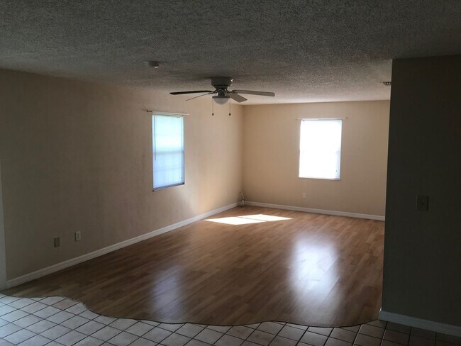 Foto del edificio - Charming 2-Bedroom, 2-Bath Single Family H...
