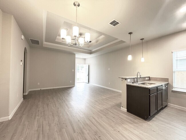 Building Photo - Stunning New Duplex Home in Seguin