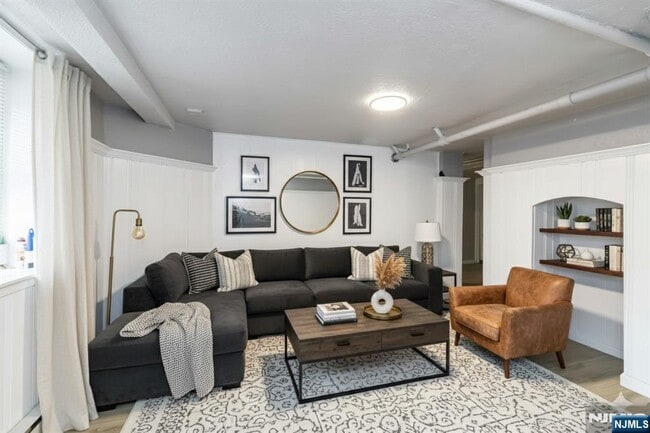 Building Photo - 1283 Valley 7 Vly