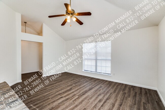 Foto del edificio - 1538 Evergreen Dr