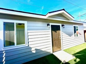 Building Photo - 133 Fireside St