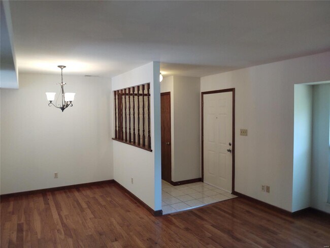 Building Photo - 305 Spencer Pl