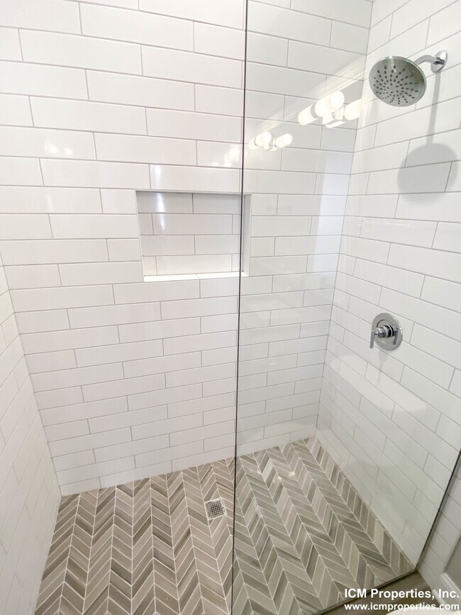 Foto del edificio - 3347 N Kenmore Ave