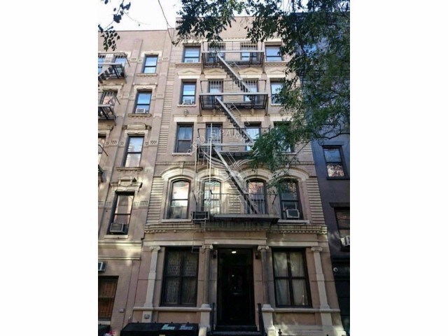 Primary Photo - 306 W 21st St