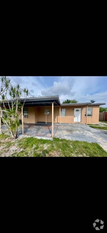 Building Photo - 3060 Key Ln