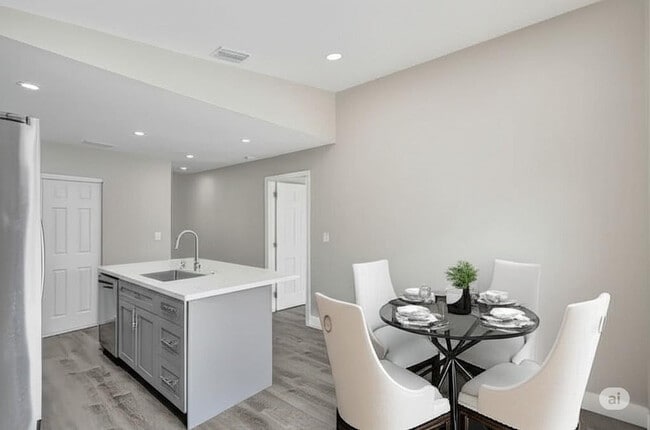 Foto del edificio - 2614 W 65th St