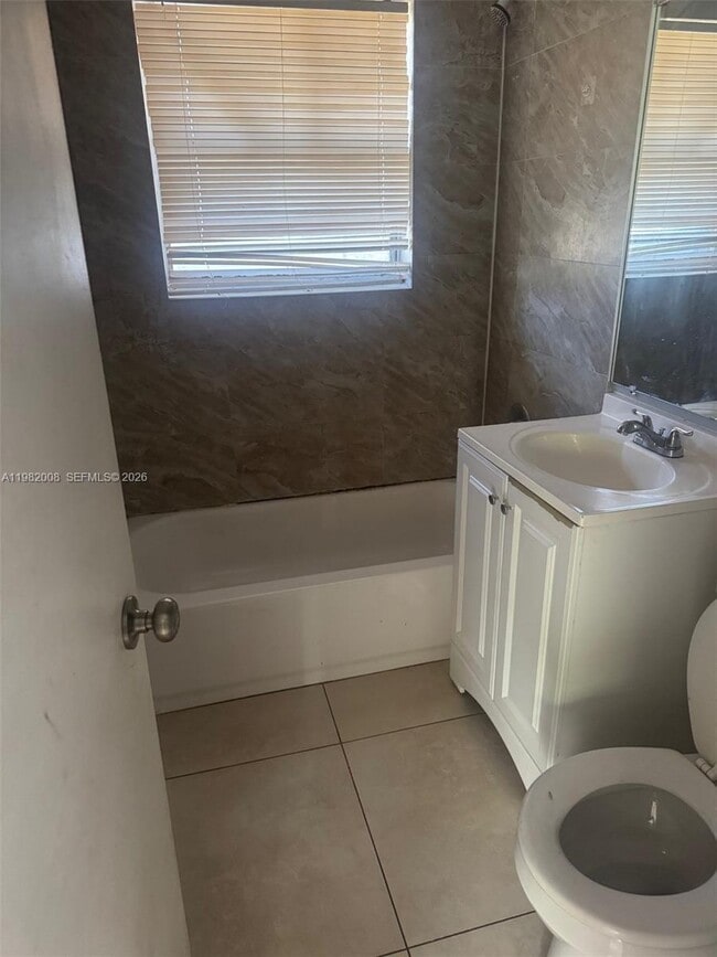 Building Photo - 611 S 24th Ave