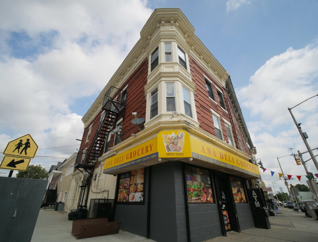 Primary Photo - 557 Ocean Ave