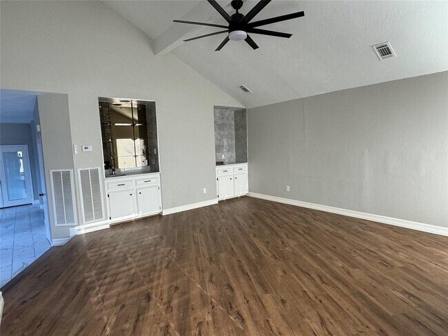 Building Photo - 526 Meadow Knoll Dr