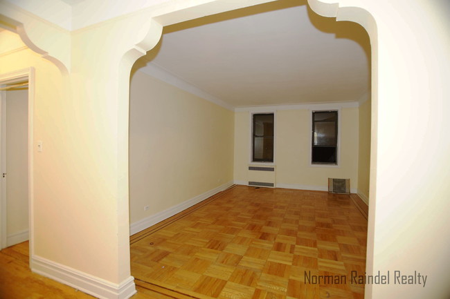Foto del edificio - 8223 Bay Pkwy