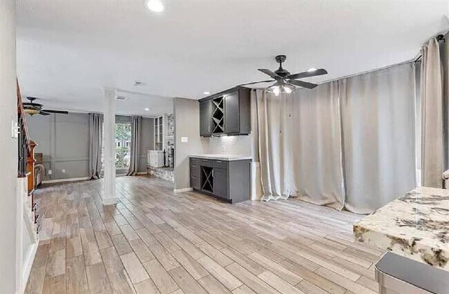 Foto del edificio - 6018 Gnarled Oaks Ct